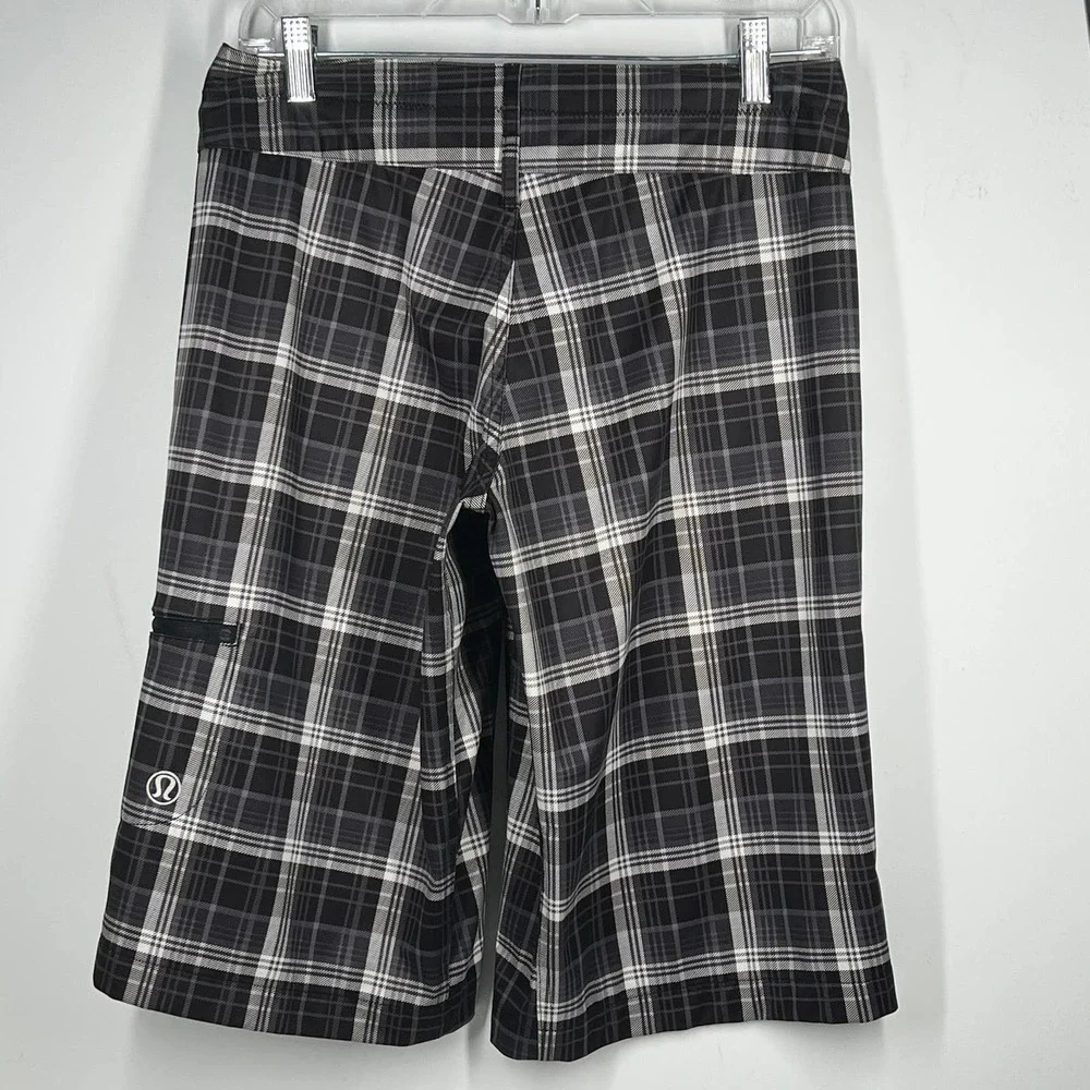 Lululemon Black Plaid Bermuda Tall Shorts Slim Fit Size 2 NWOT